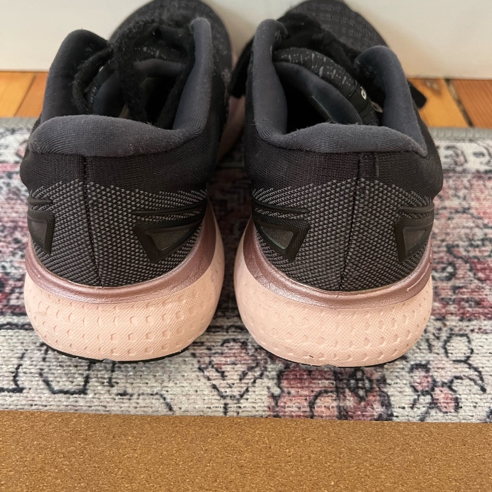 Brooks Pink and Charcoal Size 8.5 Wide - Picture 4 of 6